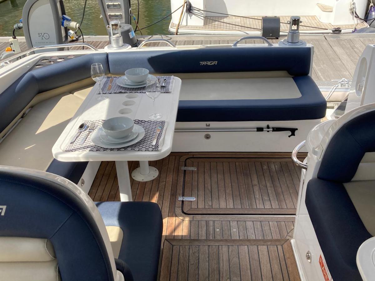 Entire Boat At St Katherine Docks 2 Available Select Using Room Options London Bagian luar foto