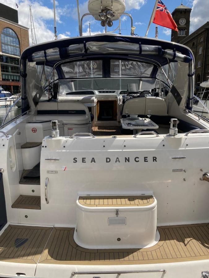 Entire Boat At St Katherine Docks 2 Available Select Using Room Options London Bagian luar foto