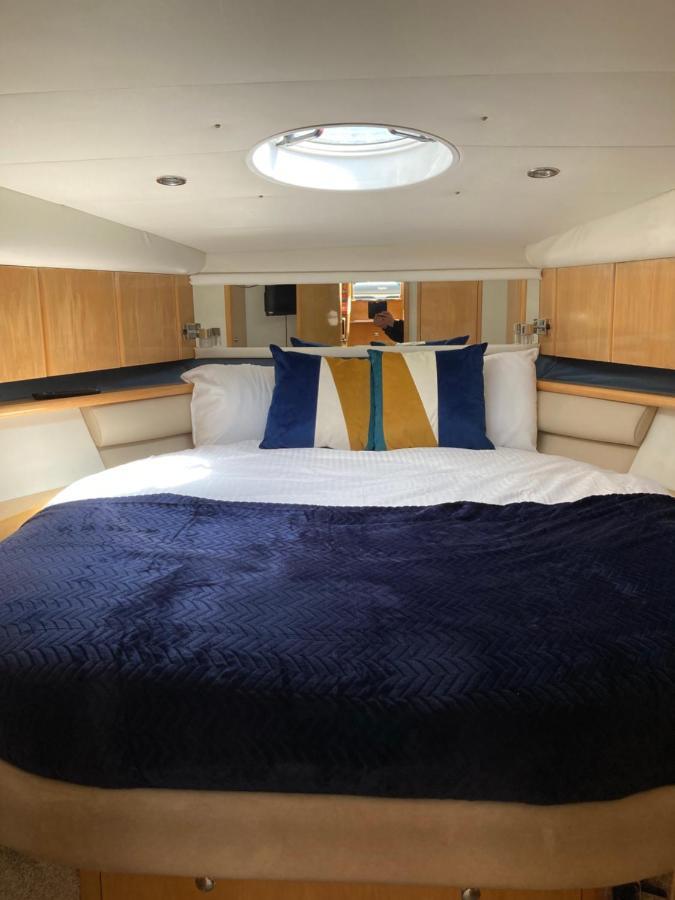 Entire Boat At St Katherine Docks 2 Available Select Using Room Options London Bagian luar foto