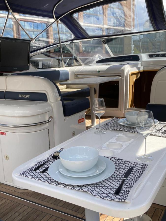 Entire Boat At St Katherine Docks 2 Available Select Using Room Options London Bagian luar foto