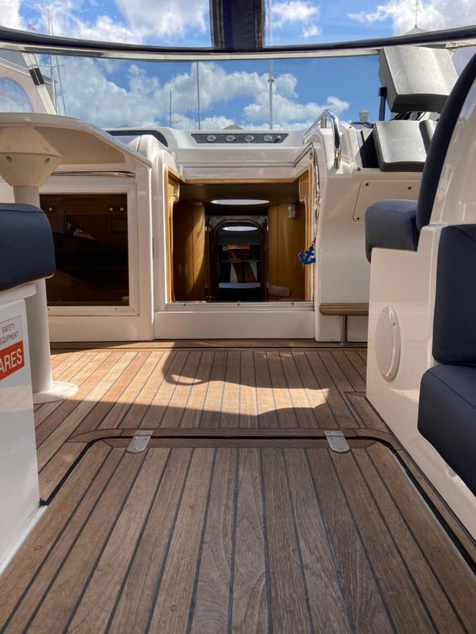 Entire Boat At St Katherine Docks 2 Available Select Using Room Options London Bagian luar foto