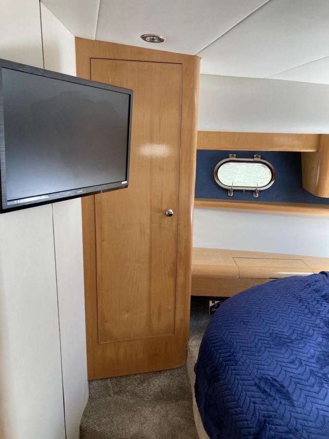 Entire Boat At St Katherine Docks 2 Available Select Using Room Options London Bagian luar foto