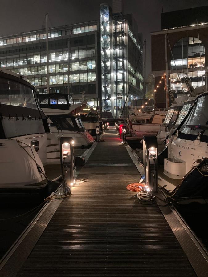 Entire Boat At St Katherine Docks 2 Available Select Using Room Options London Bagian luar foto