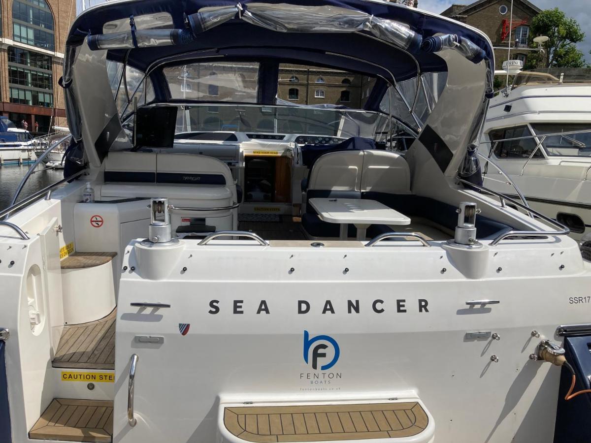 Entire Boat At St Katherine Docks 2 Available Select Using Room Options London Bagian luar foto