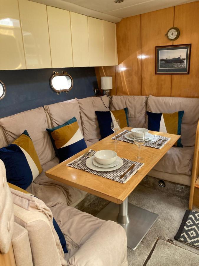 Entire Boat At St Katherine Docks 2 Available Select Using Room Options London Bagian luar foto