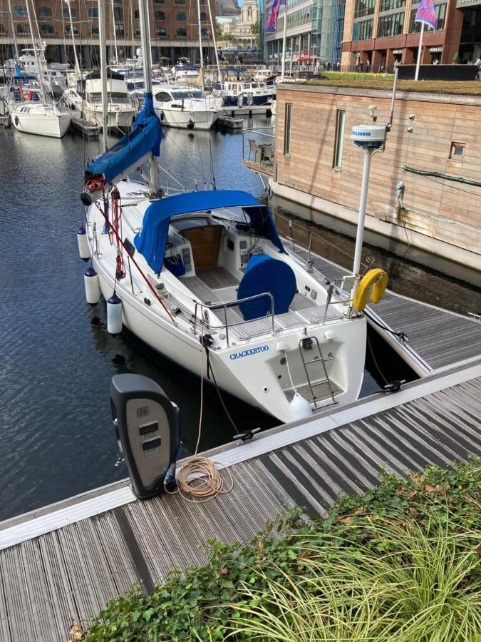 Entire Boat At St Katherine Docks 2 Available Select Using Room Options London Bagian luar foto