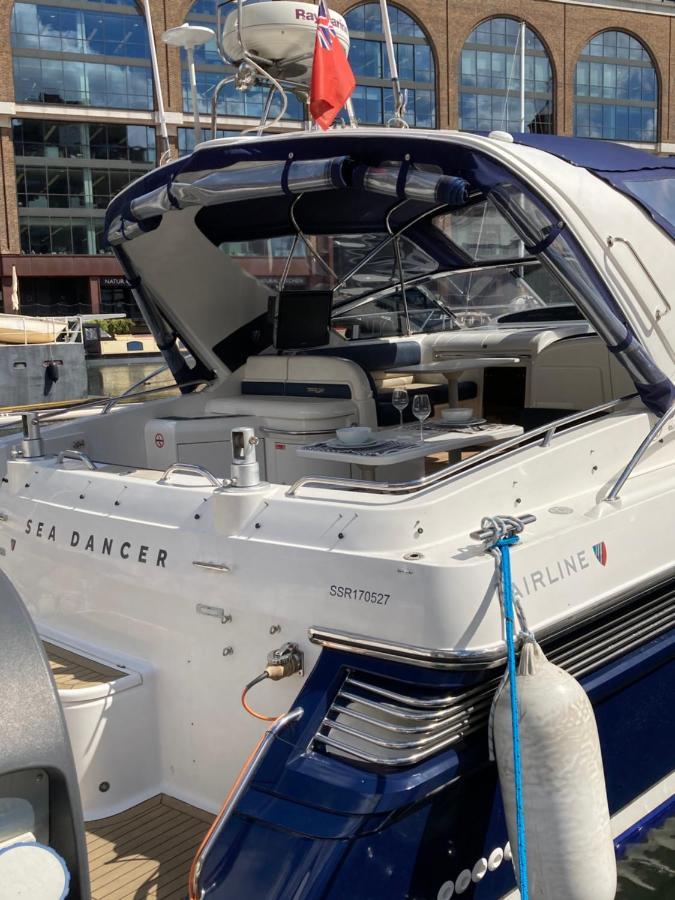Entire Boat At St Katherine Docks 2 Available Select Using Room Options London Bagian luar foto
