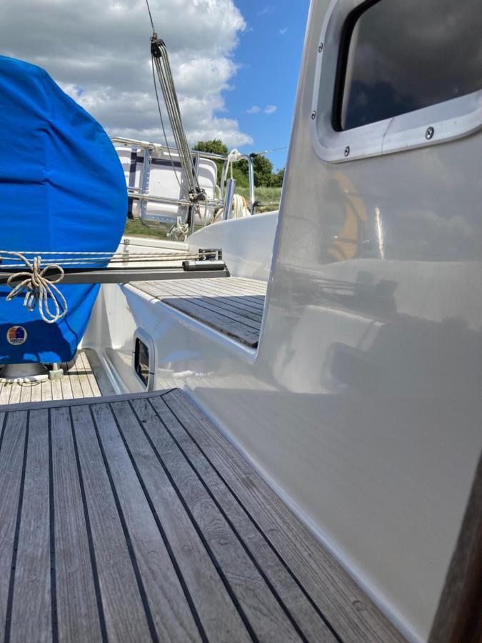 Entire Boat At St Katherine Docks 2 Available Select Using Room Options London Bagian luar foto