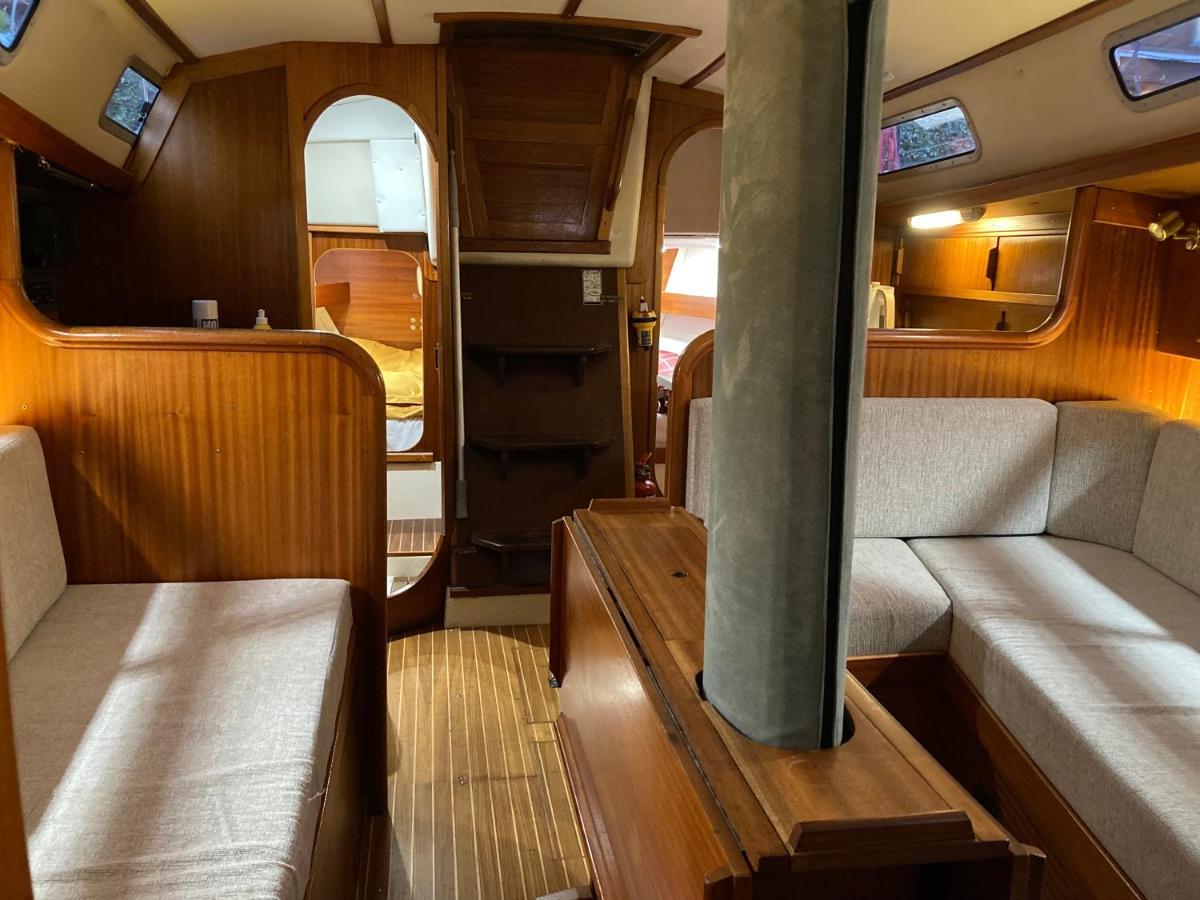 Entire Boat At St Katherine Docks 2 Available Select Using Room Options London Bagian luar foto