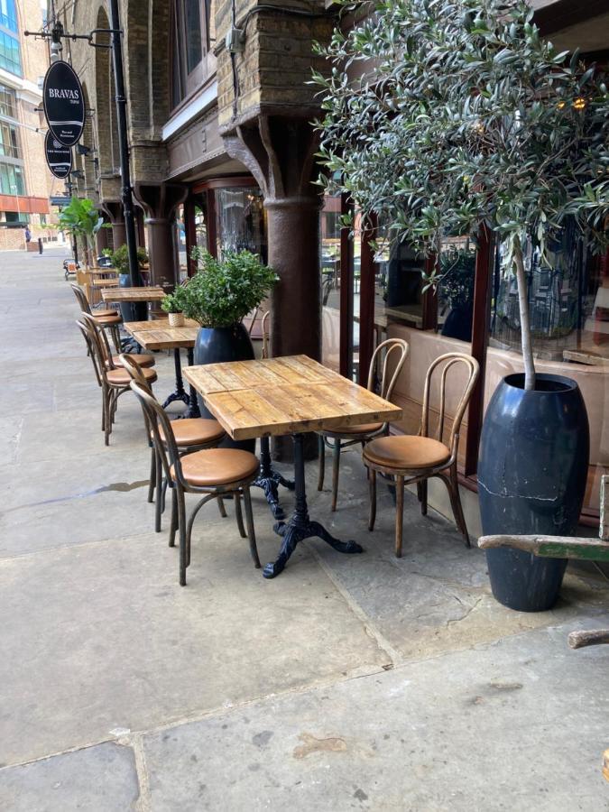 Entire Boat At St Katherine Docks 2 Available Select Using Room Options London Bagian luar foto