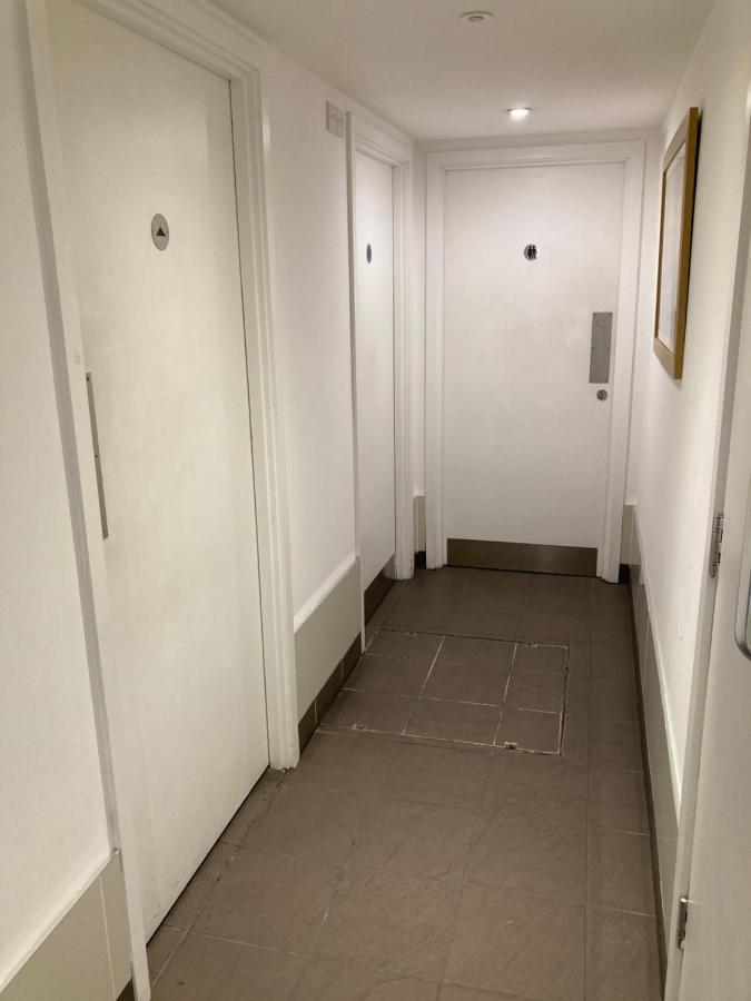 Entire Boat At St Katherine Docks 2 Available Select Using Room Options London Bagian luar foto