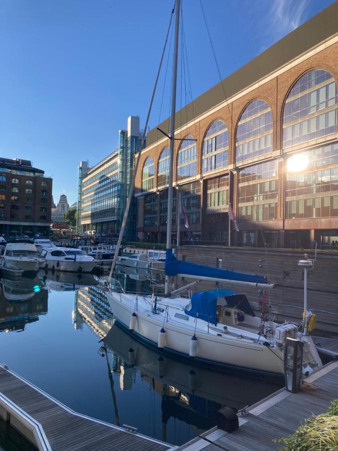 Entire Boat At St Katherine Docks 2 Available Select Using Room Options London Bagian luar foto