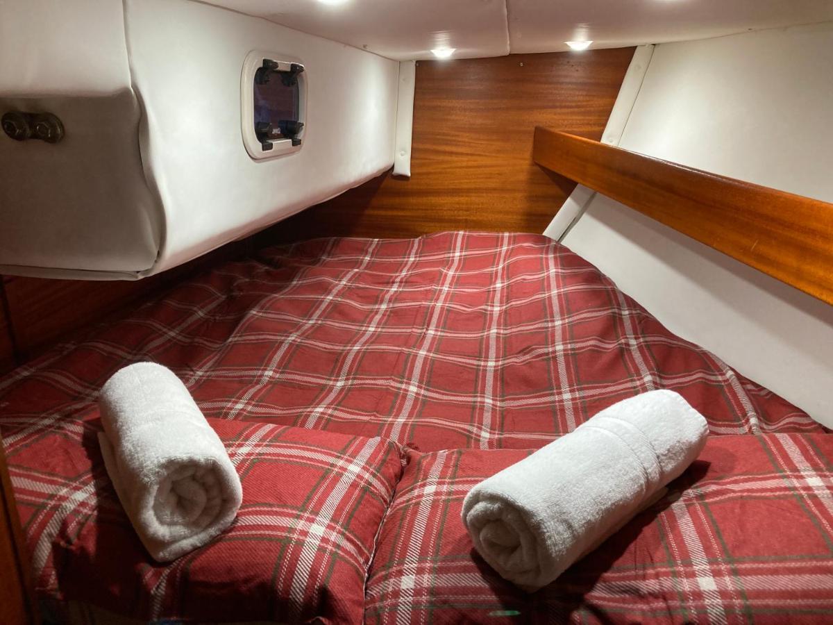 Entire Boat At St Katherine Docks 2 Available Select Using Room Options London Bagian luar foto