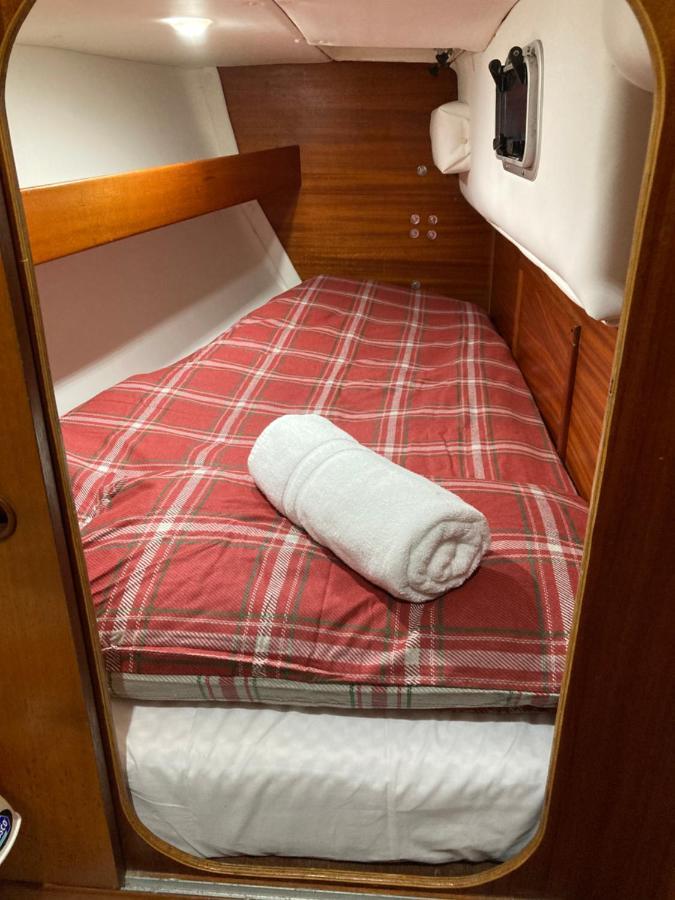 Entire Boat At St Katherine Docks 2 Available Select Using Room Options London Bagian luar foto