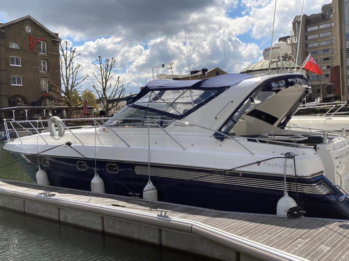 Entire Boat At St Katherine Docks 2 Available Select Using Room Options London Bagian luar foto